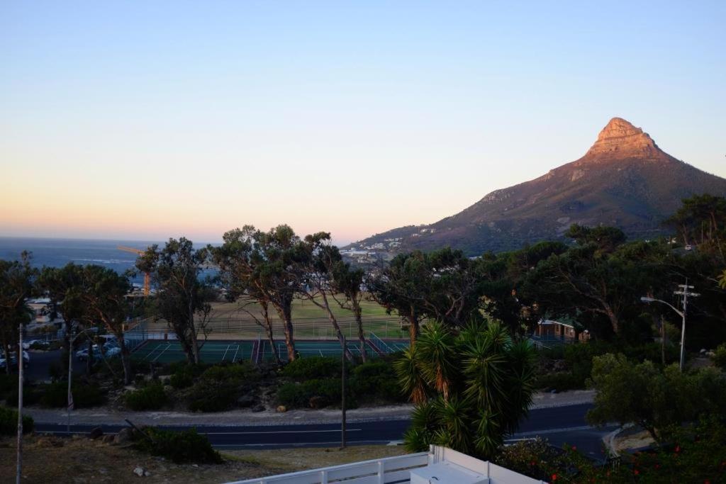 Appartement Camps Bay Loft With Stunning Mountain And Ocean Views à Le Cap Extérieur photo